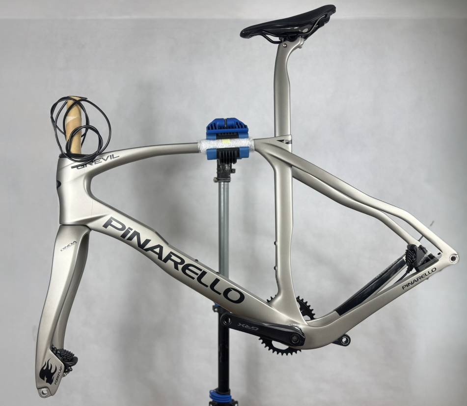 Pinarello Grevil oklejony folią ochronną PPF przez Bike Wrapper